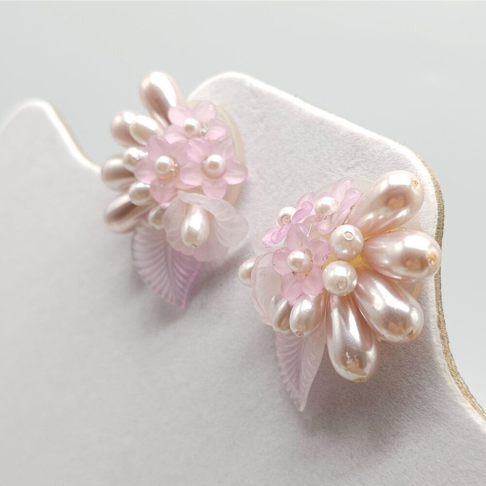 Vintage 1980s Pink Floral Stud Earrings With Faux Pearl Acrylic Leaf Accents - Picture 3 of 5